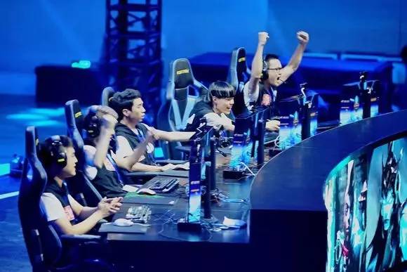 【前瞻】2025LPL春季赛季后赛RNG vs TES，败者组尴尬相逢谁能更胜一筹